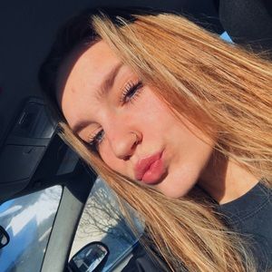 Meet your Posher, Chloe